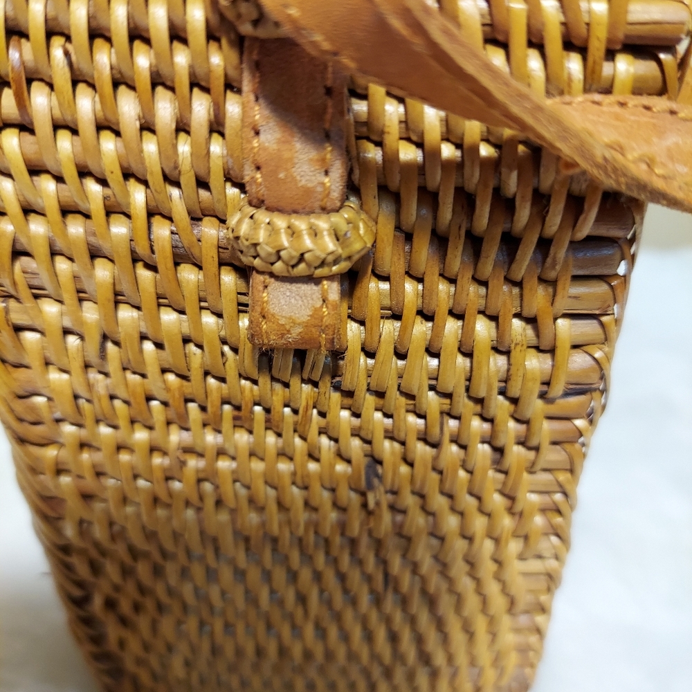 Hand woven bamboo Purse. - Picture 4 of 5